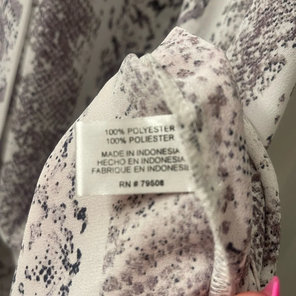 Violet & Claire Gray Patterned Sleeveless Blouse - Picture 4 of 4